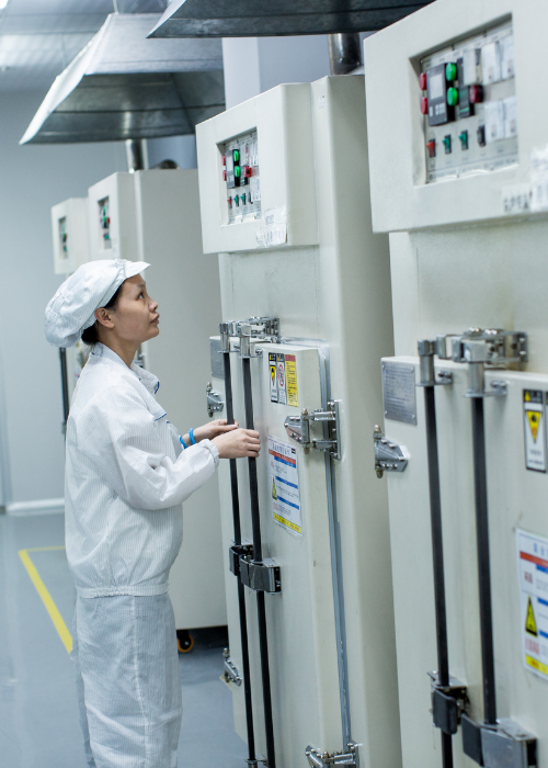High and low temperature testing chambers