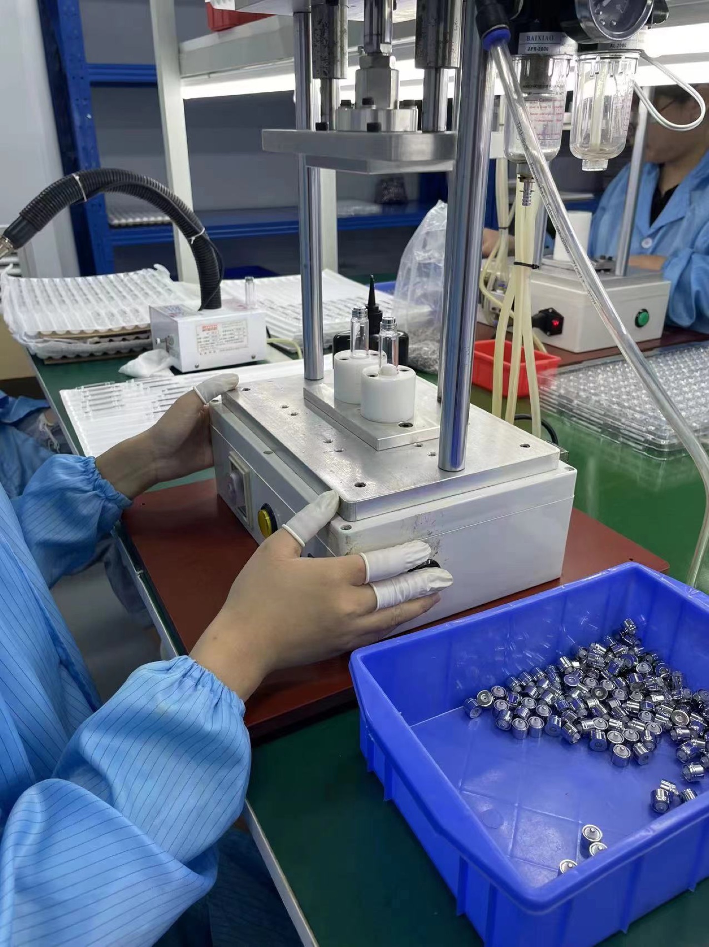 Operator positioning atomizer vials in a pneumatic assembly fixture