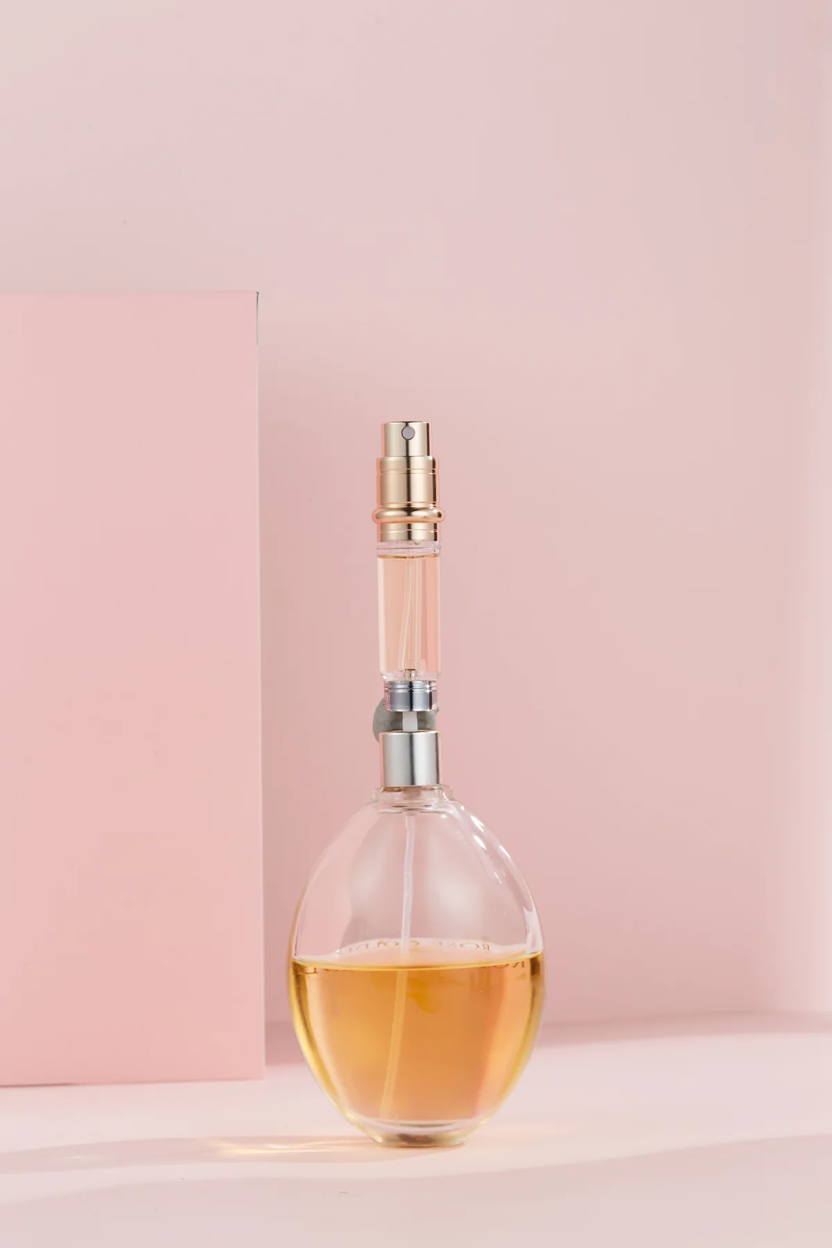 Perfume atomizer inner vial aligned for bottom filling